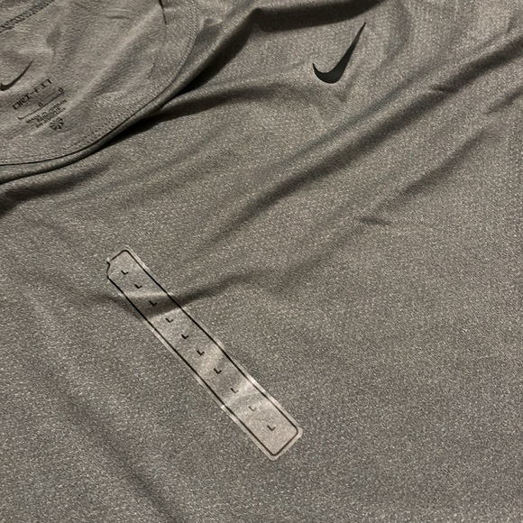 Nike Dri-Fit Trainjng shirt - Picture 3 of 3